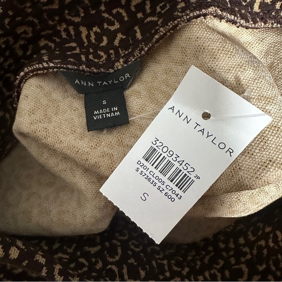Ann Taylor Brown Animal Print Jacquard Button Cuff Top Women’s Size Small NWT - Picture 14 of 14